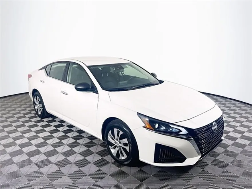 2025 Nissan Altima S photo 1