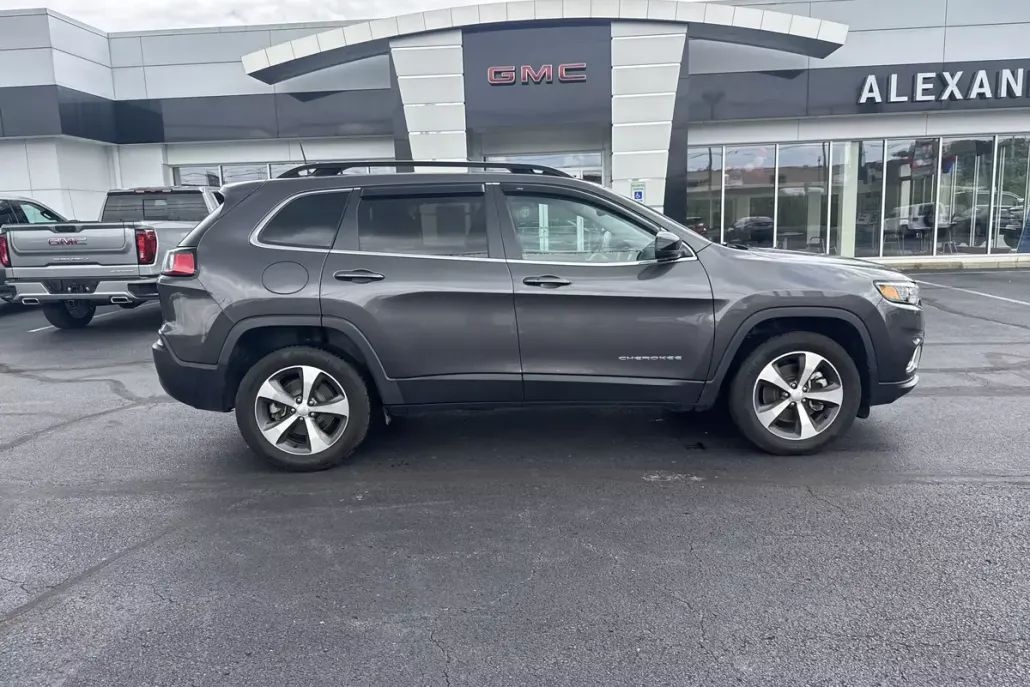 2022 Jeep Cherokee Limited photo 1