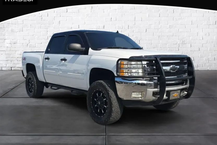 2011 Chevrolet Silverado 1500 LT photo 1