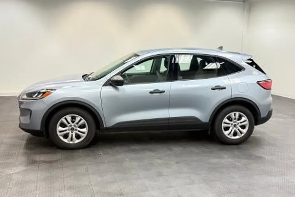 2022 Ford Escape S photo 1