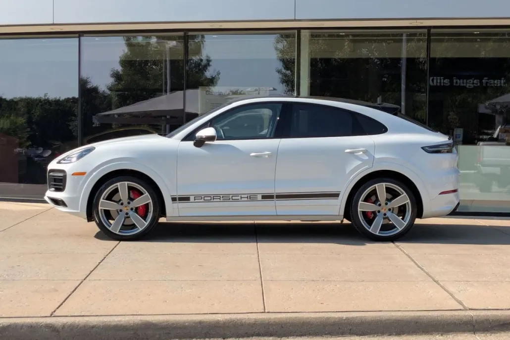 2022 Porsche Cayenne GTS Coupe photo 1