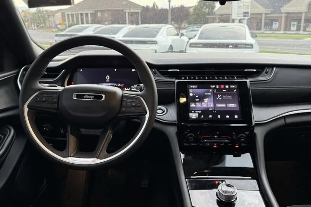 2024 Jeep Grand Cherokee Altitude photo 1