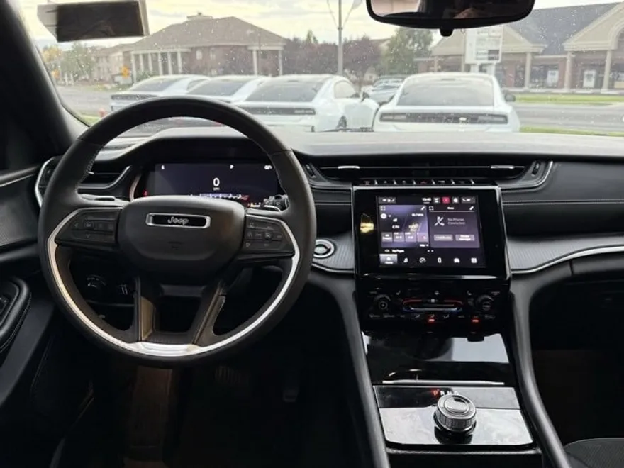 2024 Jeep Grand Cherokee Altitude photo 1