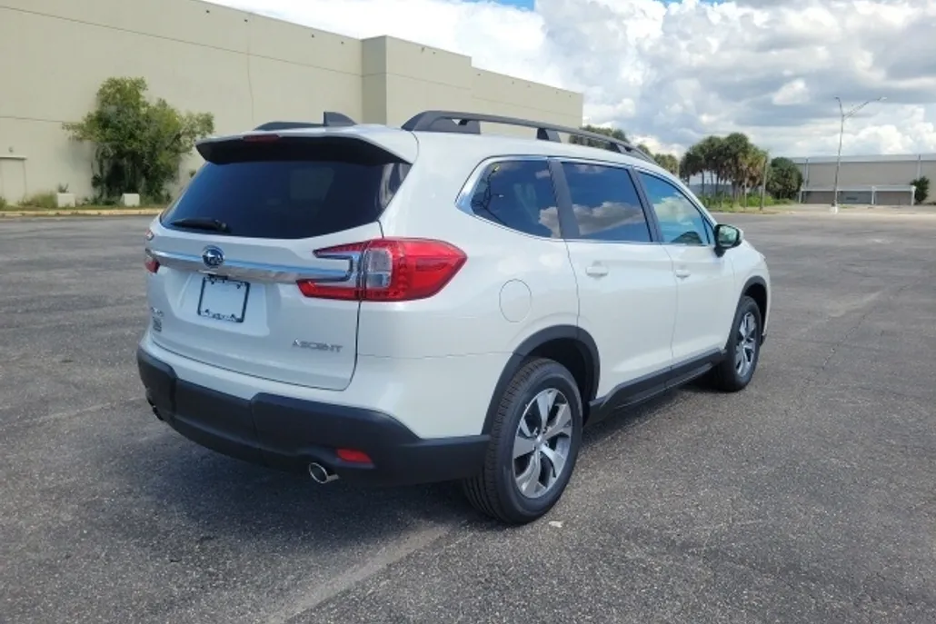 2025 Subaru Ascent Premium photo 1