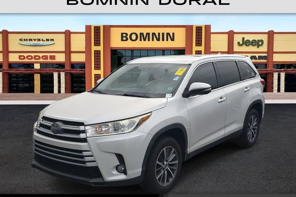 2019 Toyota Highlander XLE photo 1