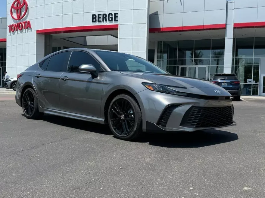 2026 Toyota Camry SE photo 1