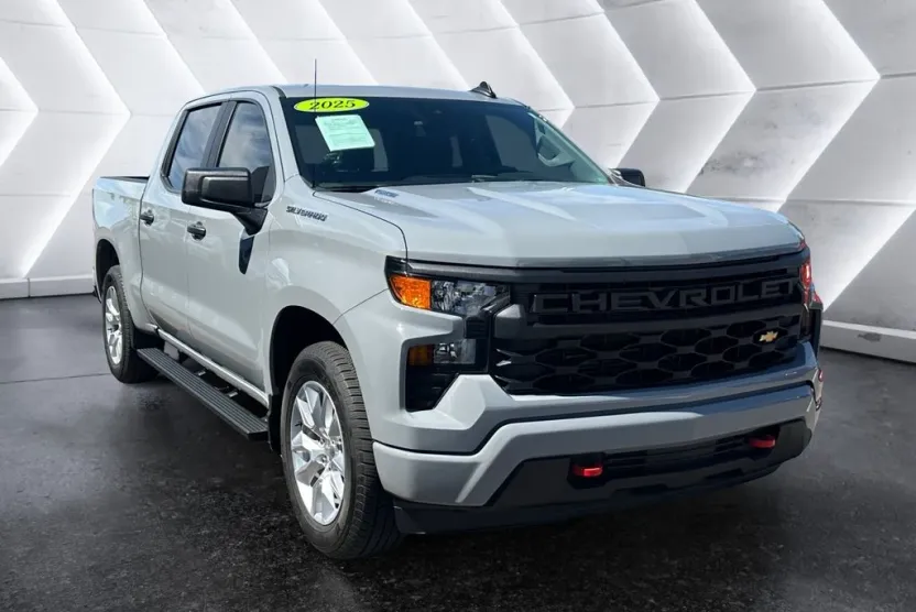 2025 Chevrolet Silverado 1500 Custom photo 1