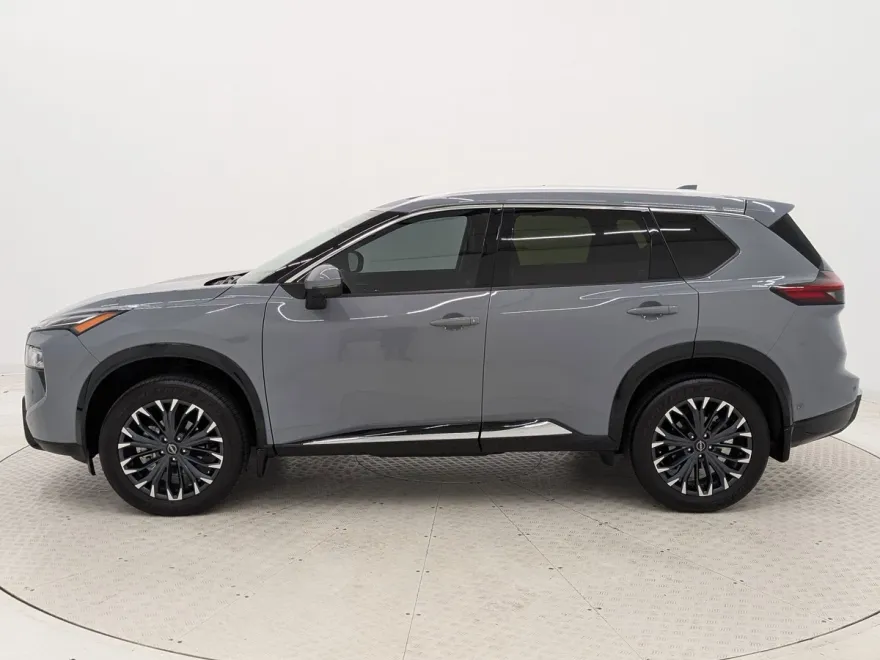 2024 Nissan Rogue Platinum photo 1