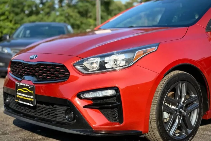 2020 Kia Forte GT-Line photo 1