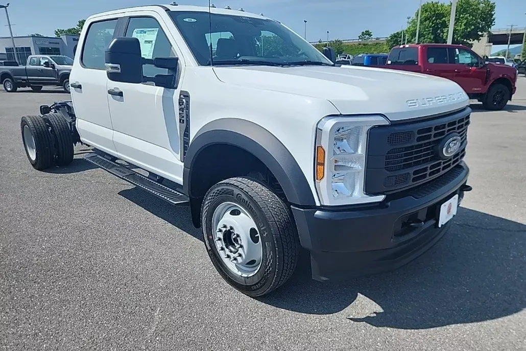 2025 Ford F-450 photo 1