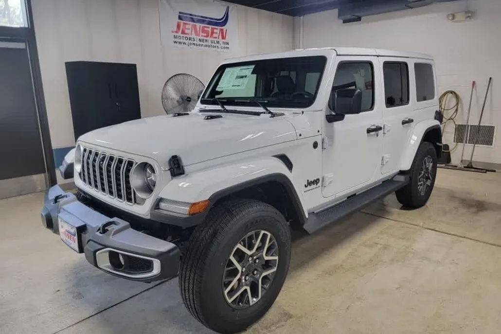2025 Jeep Wrangler Unlimited Sahara photo 1