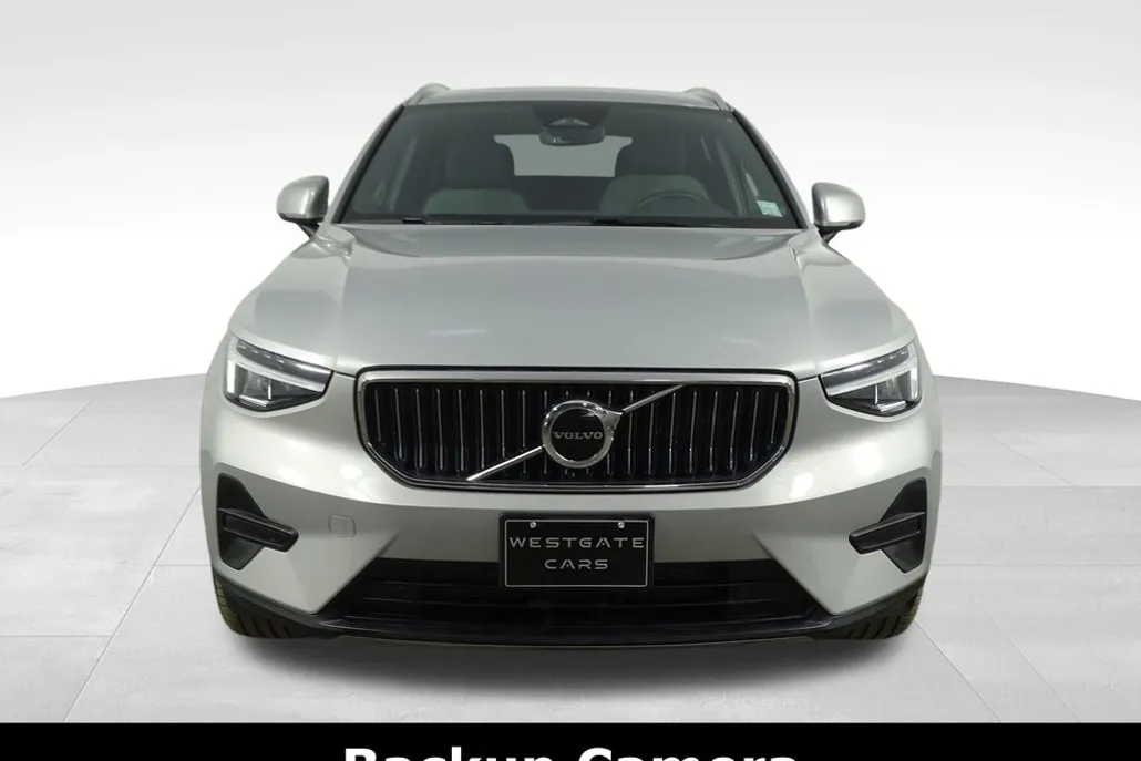 2025 Volvo XC40 Core photo 1