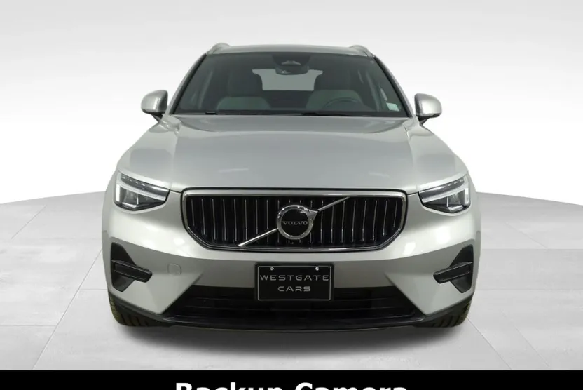 2025 Volvo XC40 Core photo 1