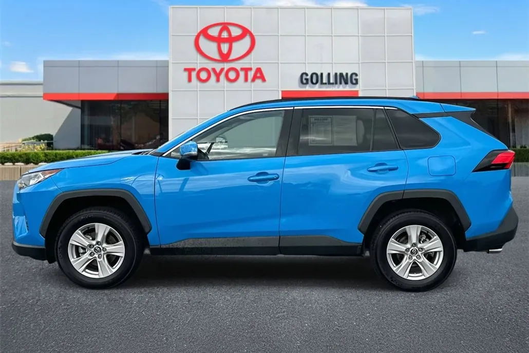 2021 Toyota RAV4 XLE photo 1