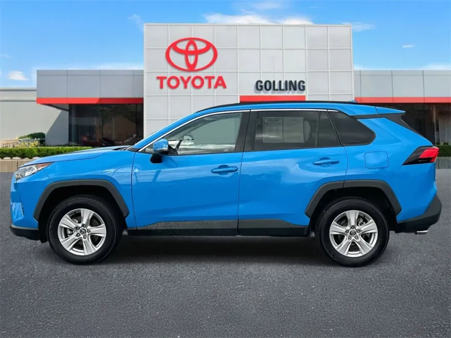 2021 Toyota RAV4 XLE photo 1
