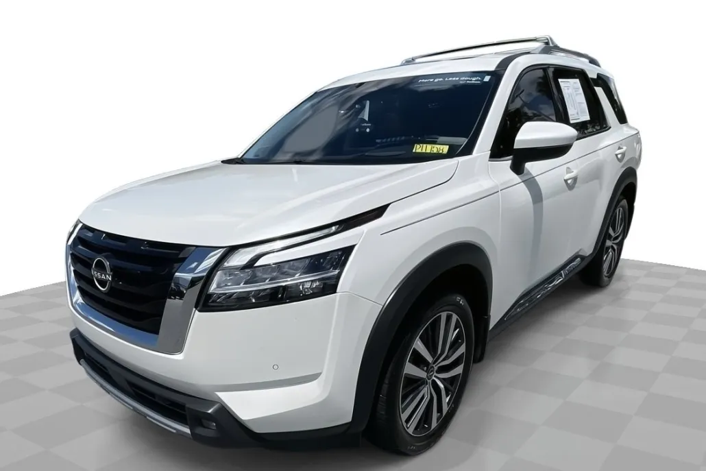 2022 Nissan Pathfinder Platinum photo 1