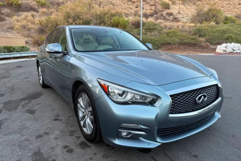 2015 Infiniti Q50 Premium photo 1