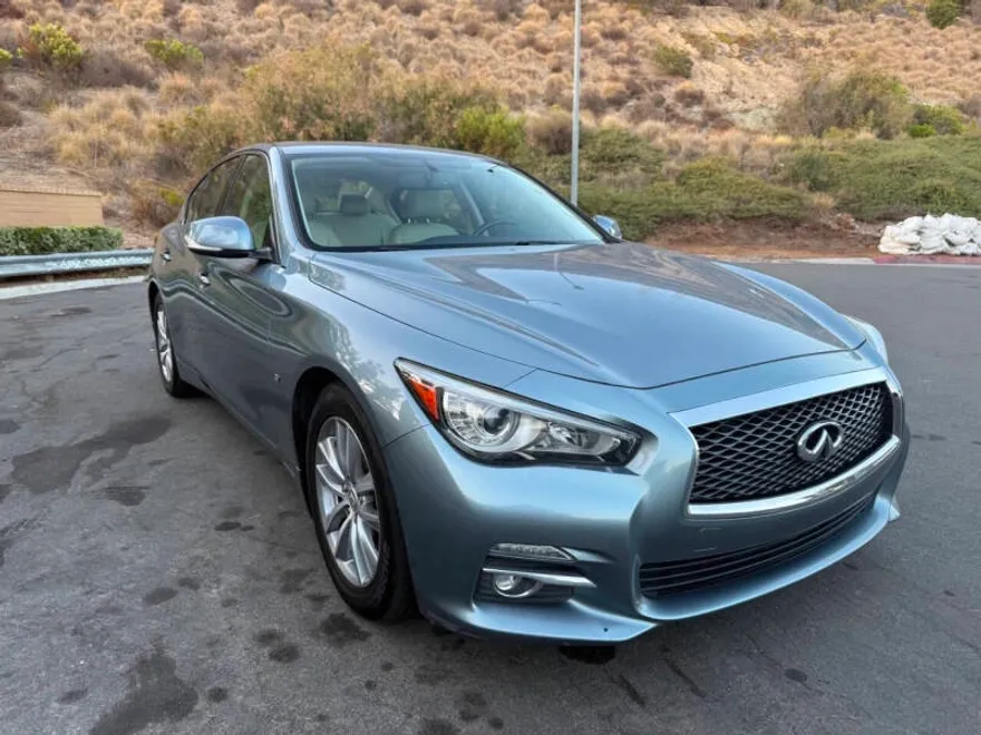 2015 Infiniti Q50 Premium photo 1