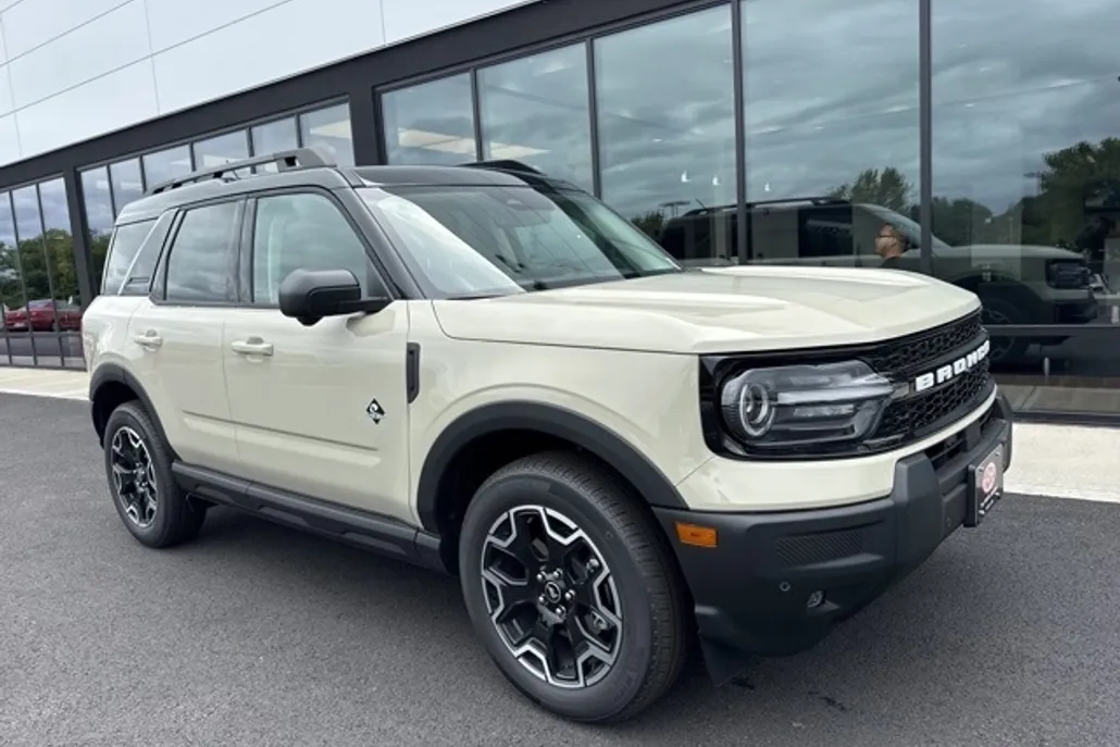 2025 Ford Bronco Sport Outer Banks photo 1