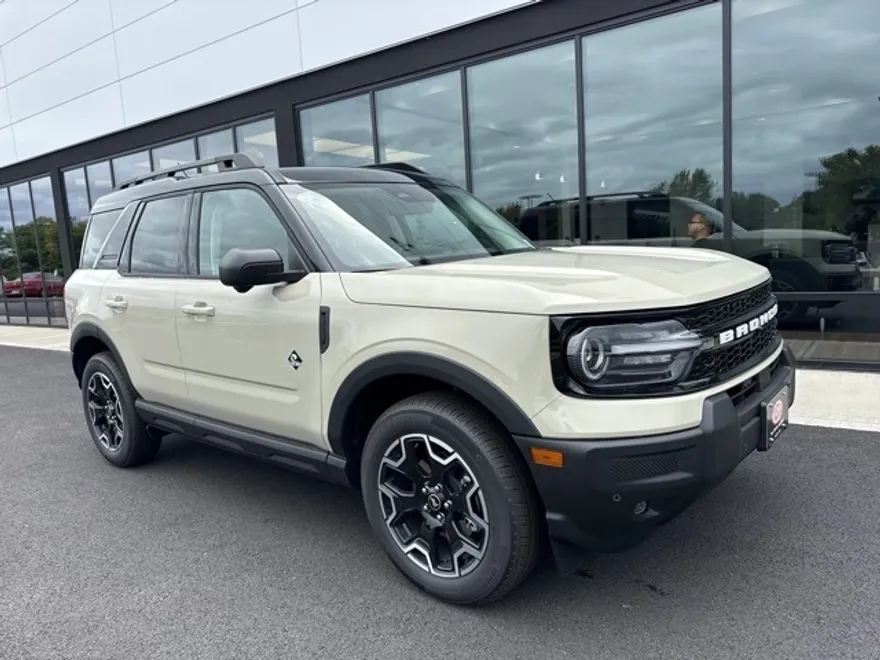 2025 Ford Bronco Sport Outer Banks photo 1