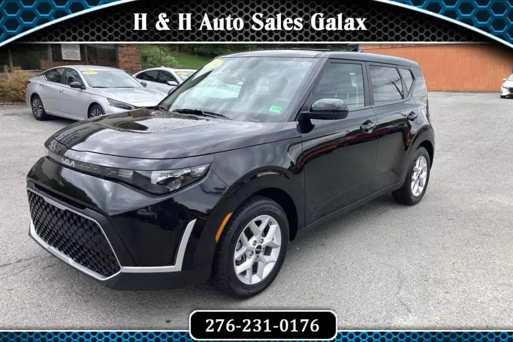 2024 Kia Soul LX photo 1