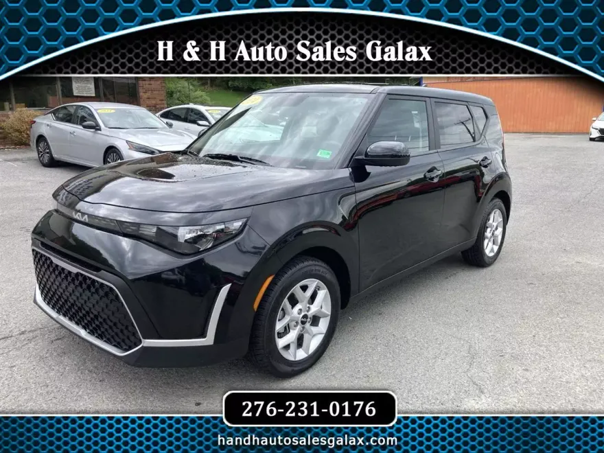 2024 Kia Soul LX photo 1