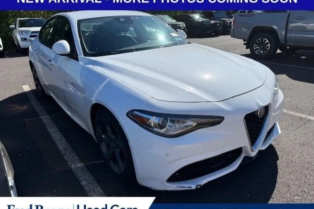 2018 Alfa Romeo Giulia Base photo 1
