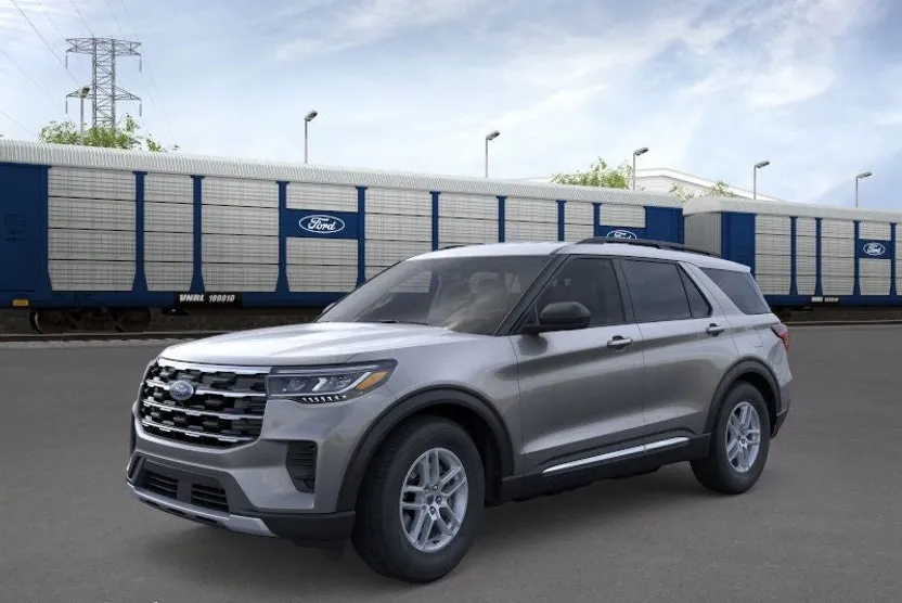 2025 Ford Explorer photo 1