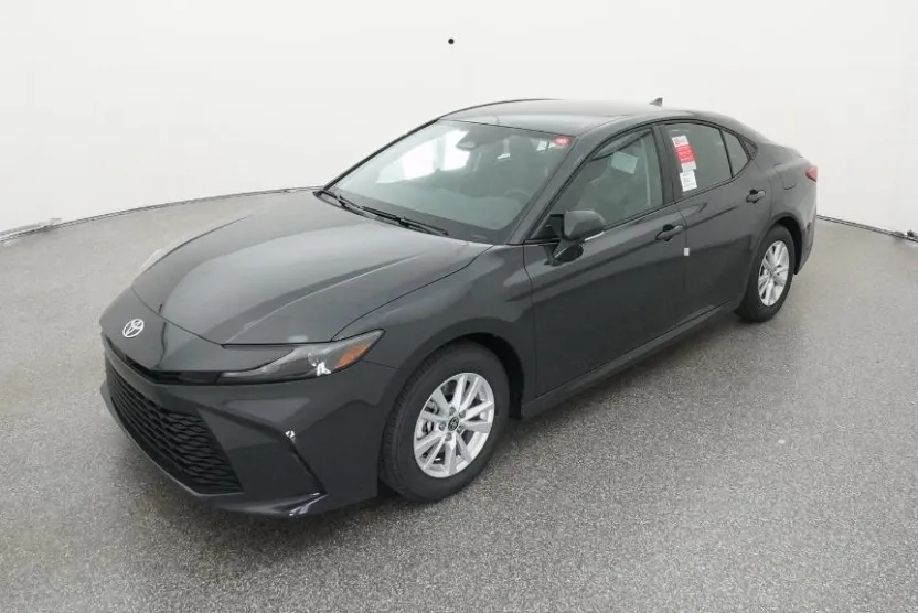 2025 Toyota Camry LE photo 1