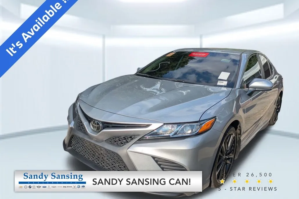 2020 Toyota Camry SE photo 1