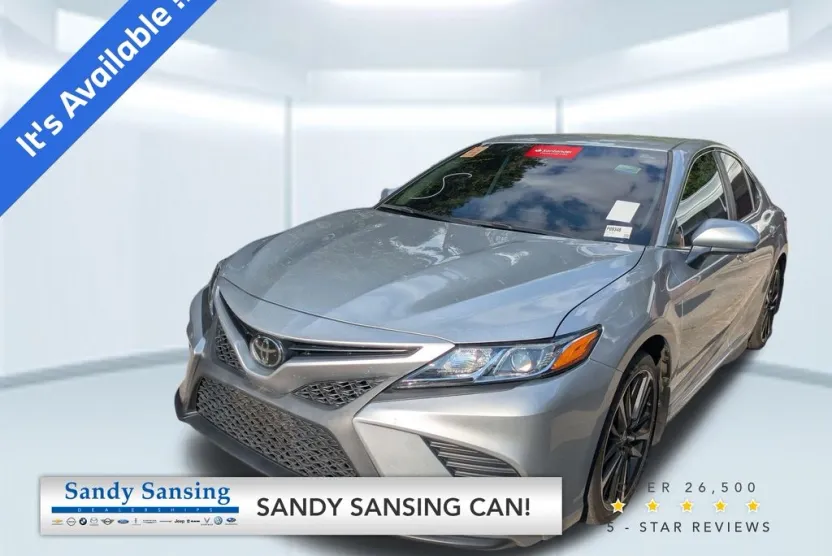 2020 Toyota Camry SE photo 1