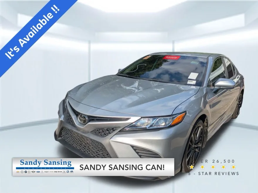 2020 Toyota Camry SE photo 1