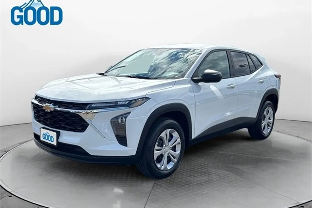 2025 Chevrolet Trax LS photo 1