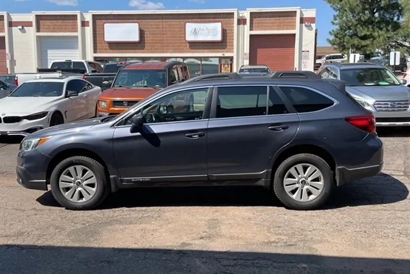 2017 Subaru Outback 2.5i Premium photo 1