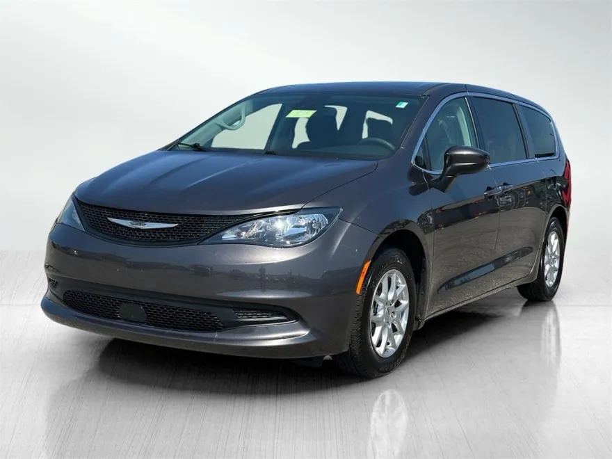 2023 Chrysler Voyager LX photo 1