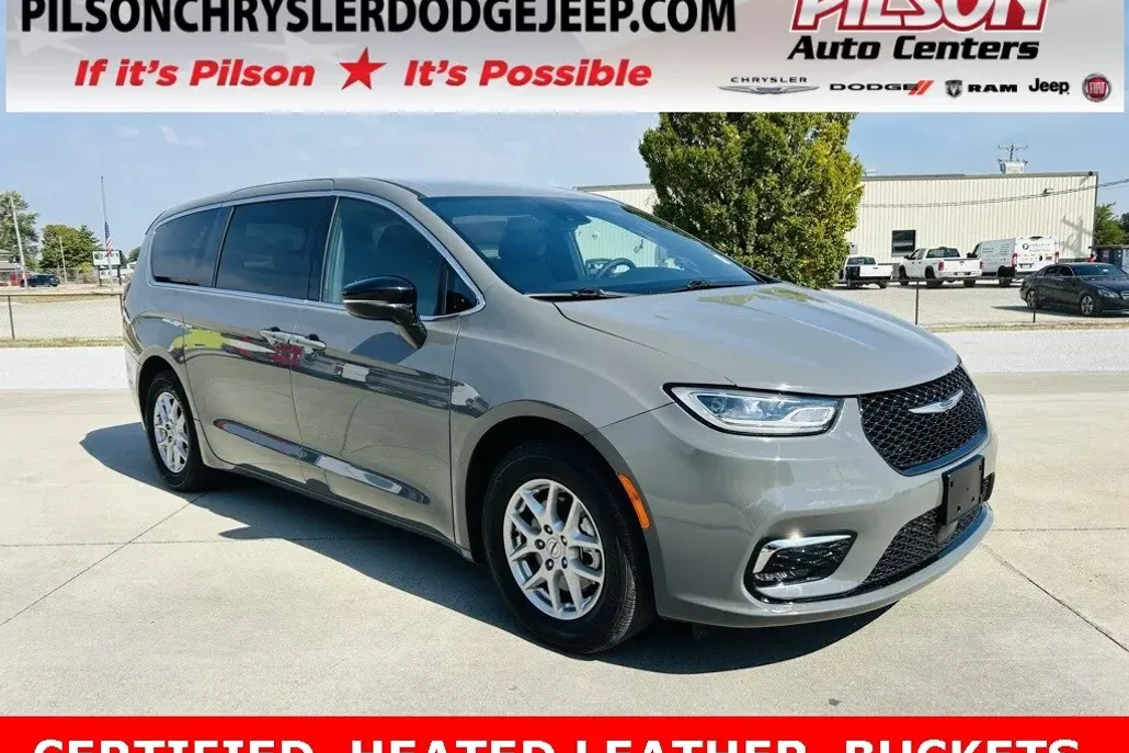 2025 Chrysler Pacifica photo 1