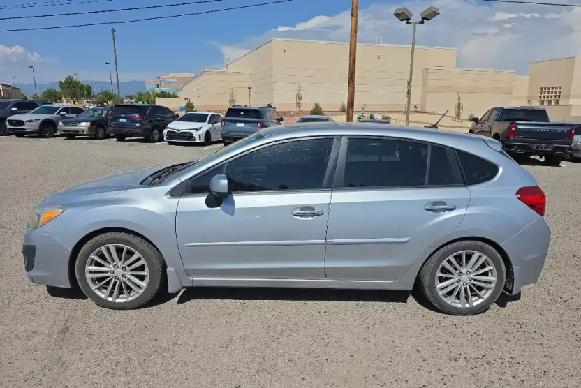 2012 Subaru Impreza 2.0i Limited photo 1