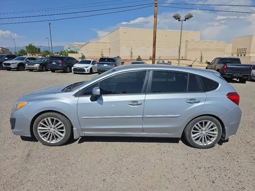 2012 Subaru Impreza 2.0i Limited photo 1