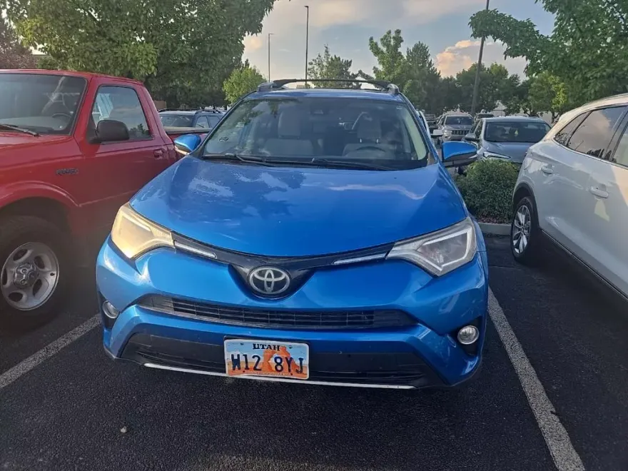 2017 Toyota RAV4 XLE photo 1