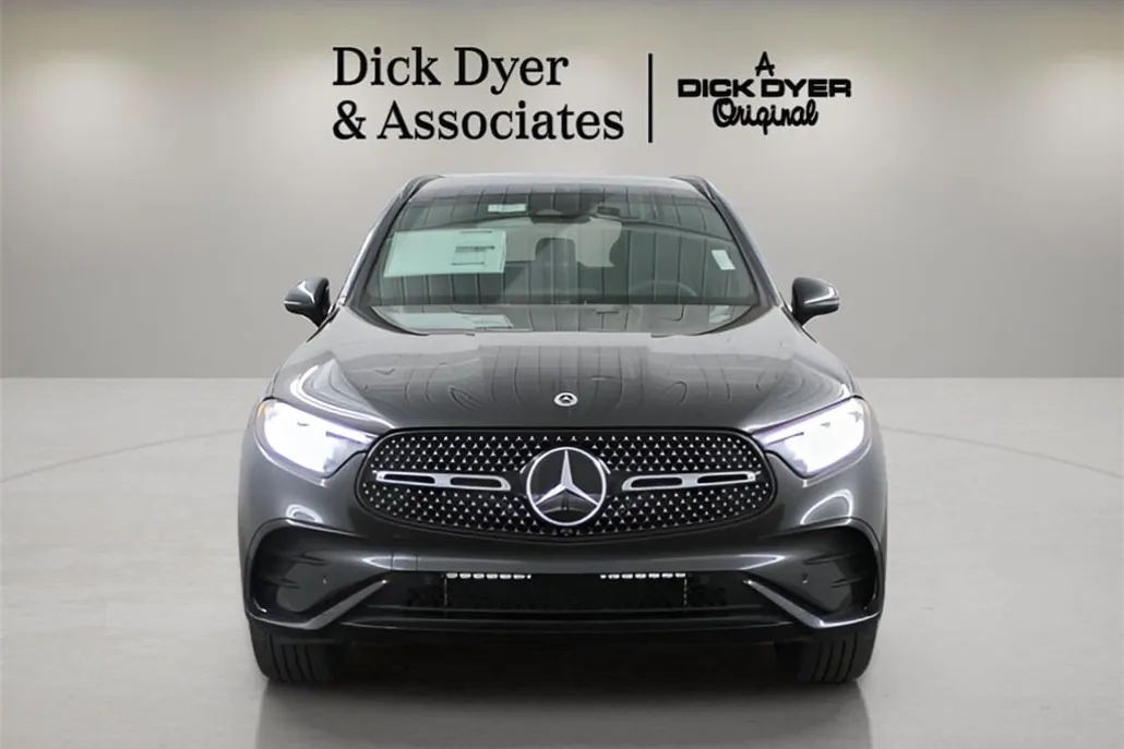 2025 Mercedes Benz GLC 300 photo 1