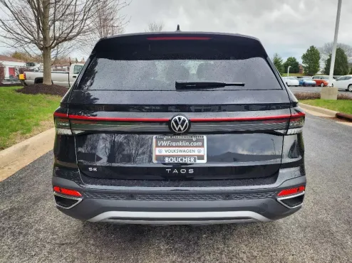 2025 Volkswagen Taos SE photo 4