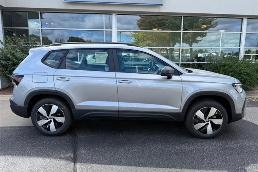2025 Volkswagen Taos S photo 1