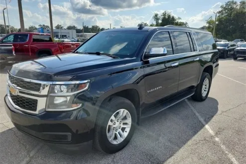 2019 Chevrolet Suburban LT photo 2