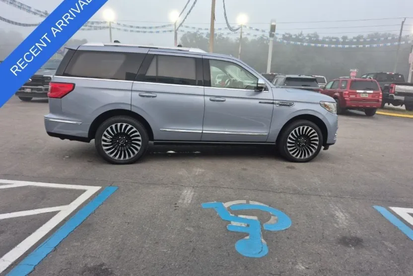 2021 Lincoln Navigator Black Label photo 1