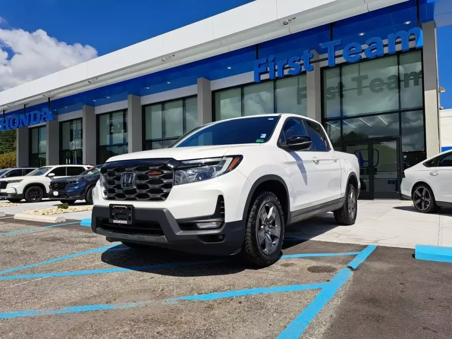 2024 Honda Ridgeline TrailSport photo 1