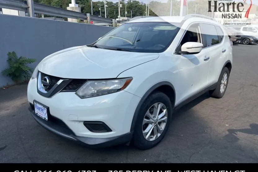 2015 Nissan Rogue SV photo 1