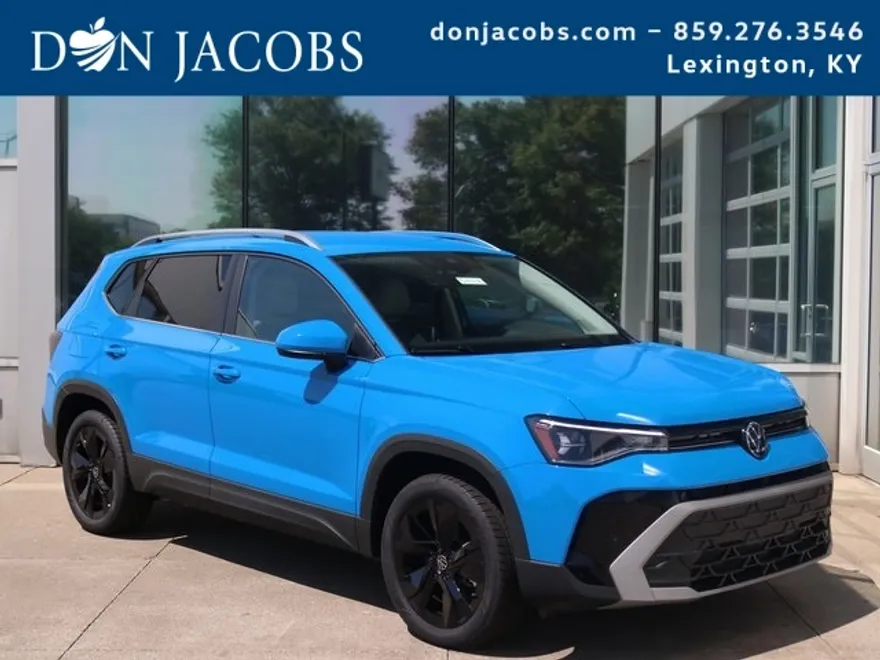 2025 Volkswagen Taos SE photo 1