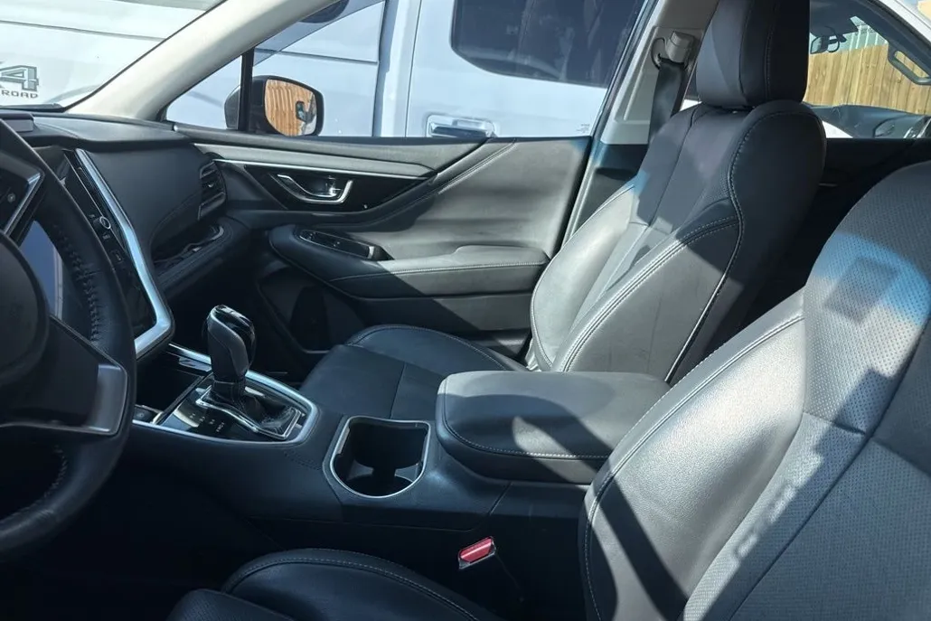 2020 Subaru Outback Limited photo 1