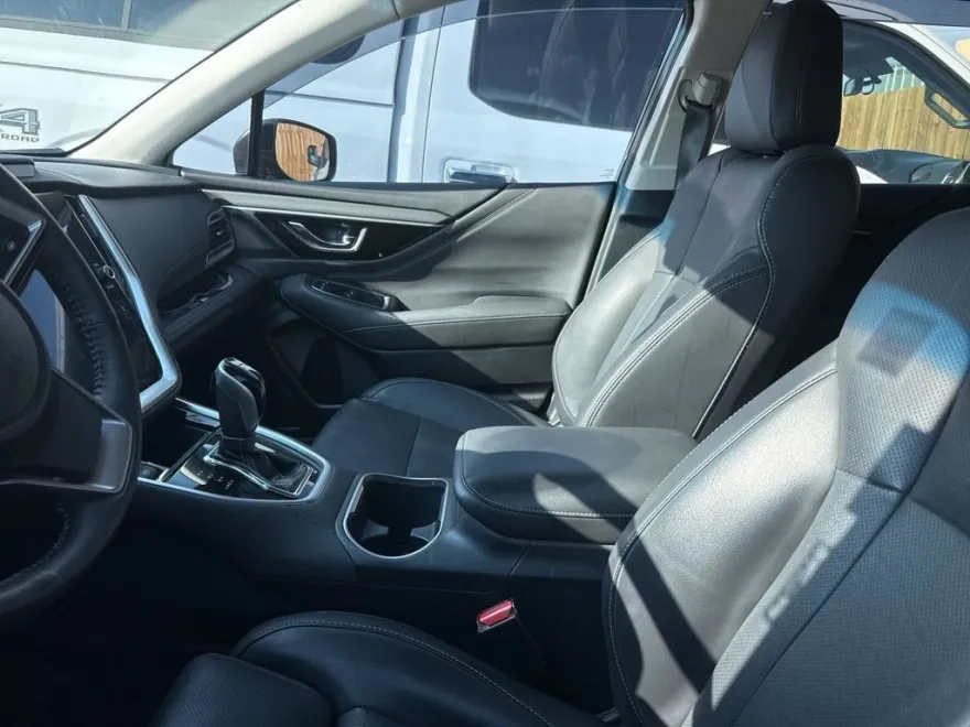 2020 Subaru Outback Limited photo 1