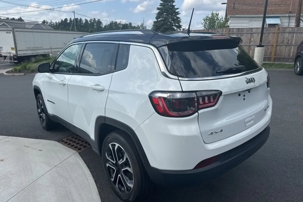 2022 Jeep Compass Limited photo 1